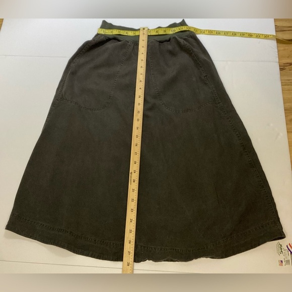 Cut loose small grey cotton A=line skirt with pockets. - Picture 6 of 6